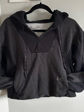 Medium Under Armour Black Fleece-Lined Cropped Hoodie